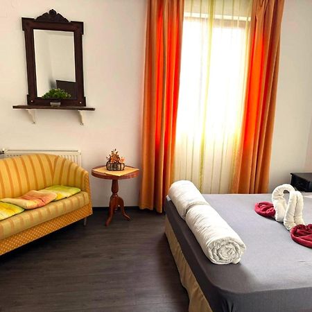 Guest House Misha Petrevene Экстерьер фото