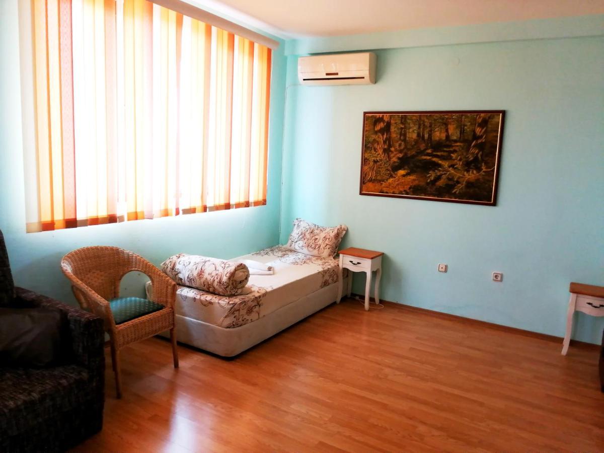 Guest House Misha Petrevene Экстерьер фото