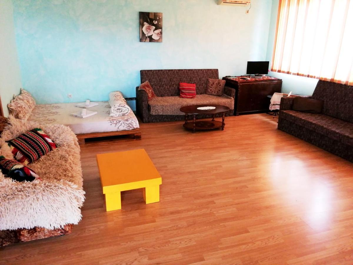 Guest House Misha Petrevene Экстерьер фото