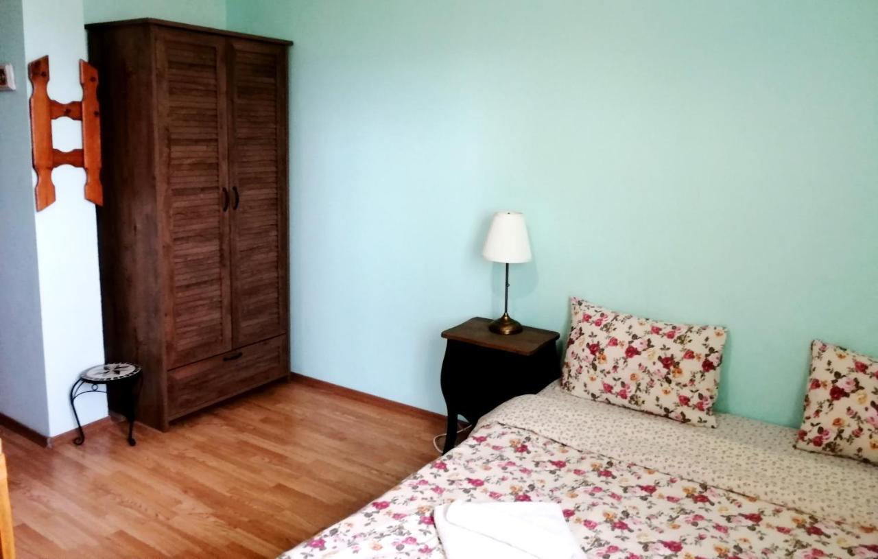 Guest House Misha Petrevene Экстерьер фото