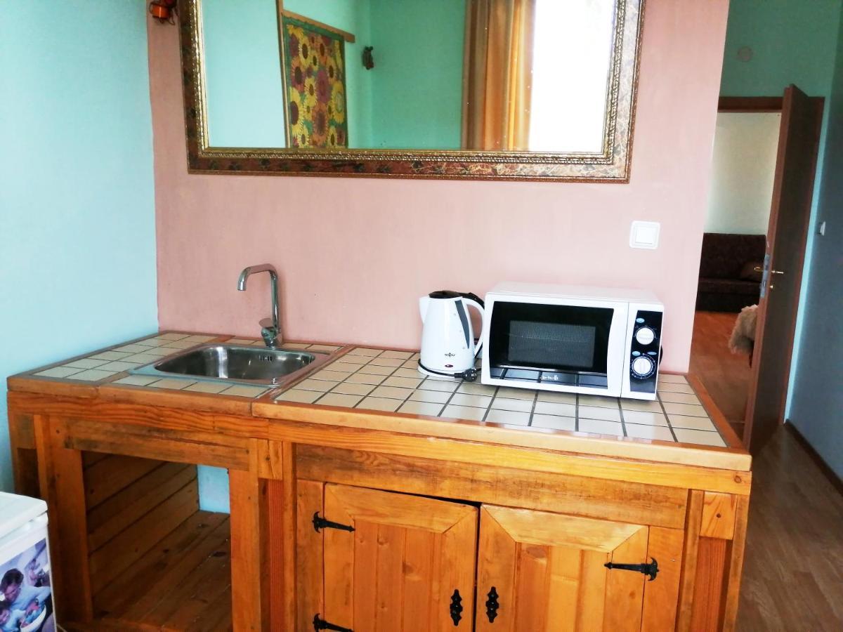 Guest House Misha Petrevene Экстерьер фото