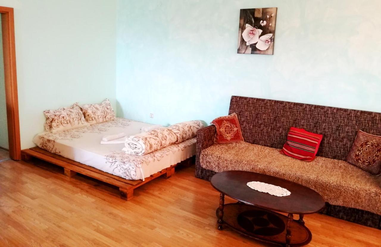 Guest House Misha Petrevene Экстерьер фото