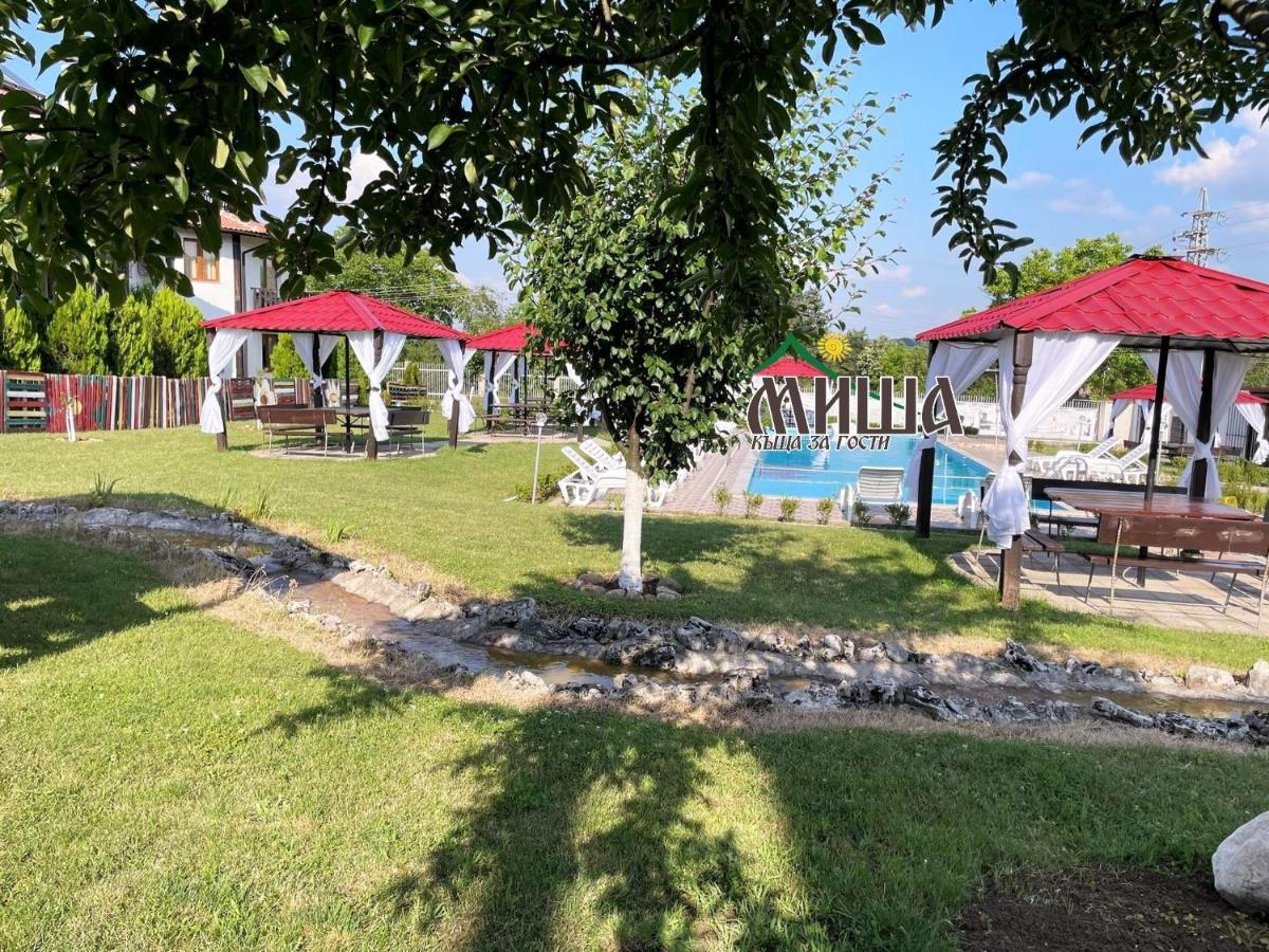 Guest House Misha Petrevene Экстерьер фото