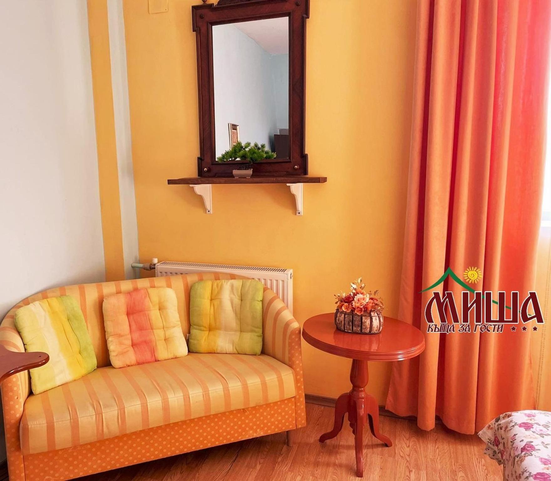 Guest House Misha Petrevene Экстерьер фото