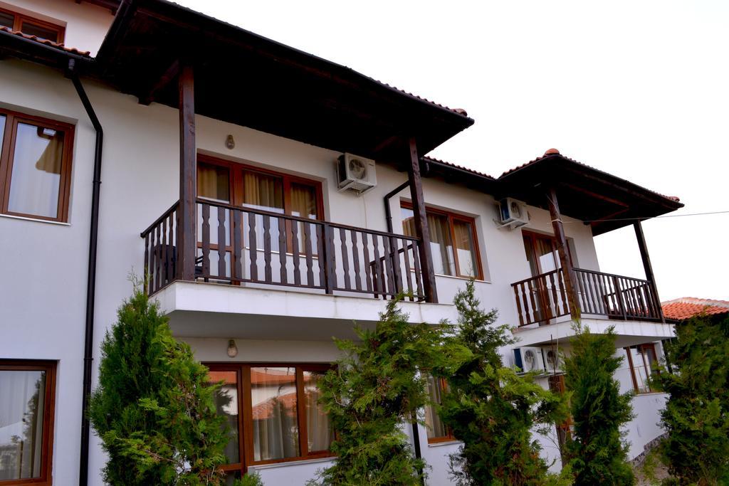 Guest House Misha Petrevene Экстерьер фото