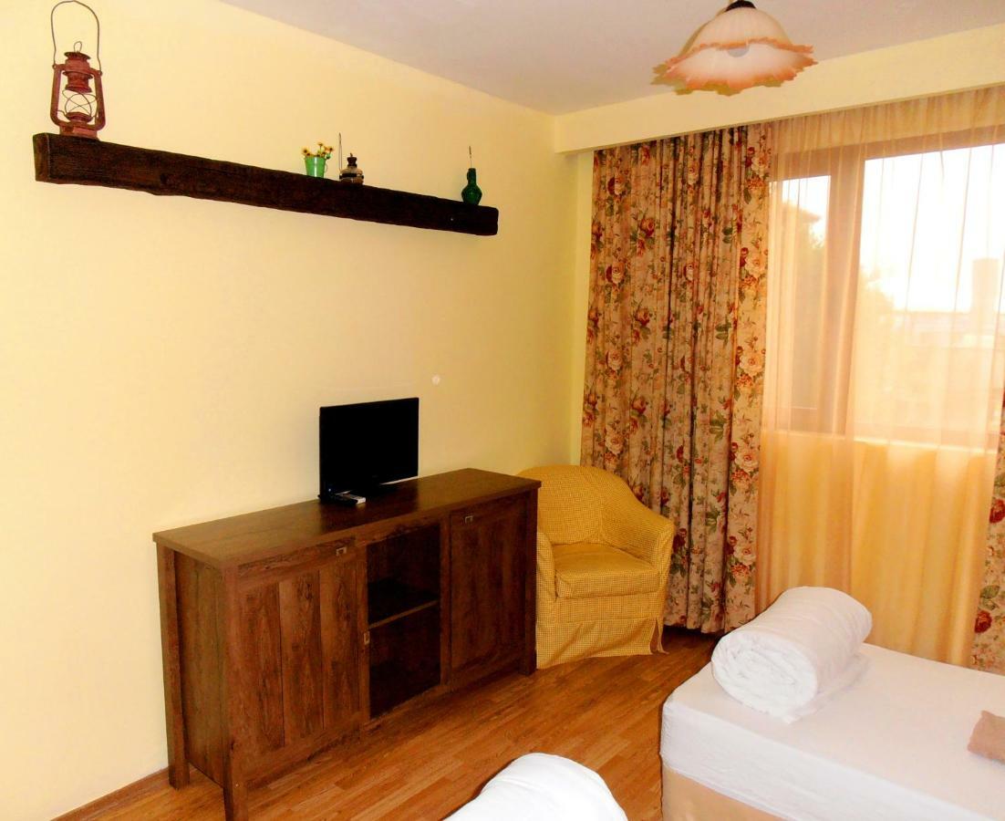 Guest House Misha Petrevene Экстерьер фото