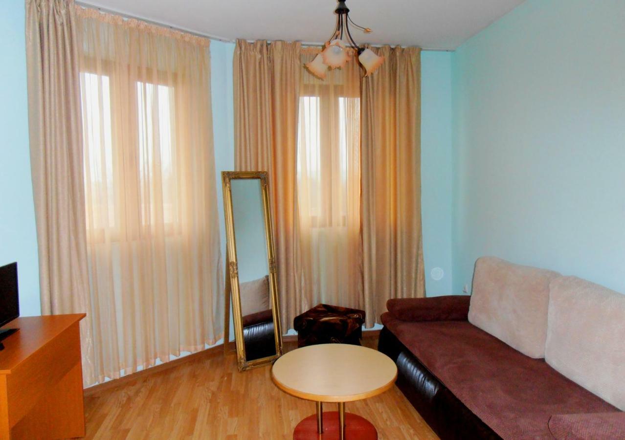 Guest House Misha Petrevene Экстерьер фото