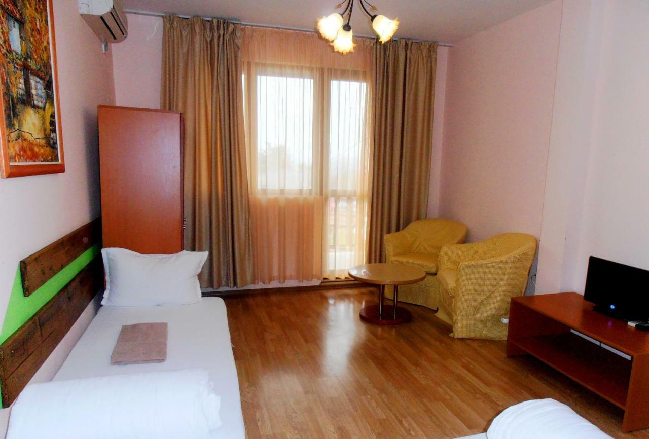 Guest House Misha Petrevene Экстерьер фото