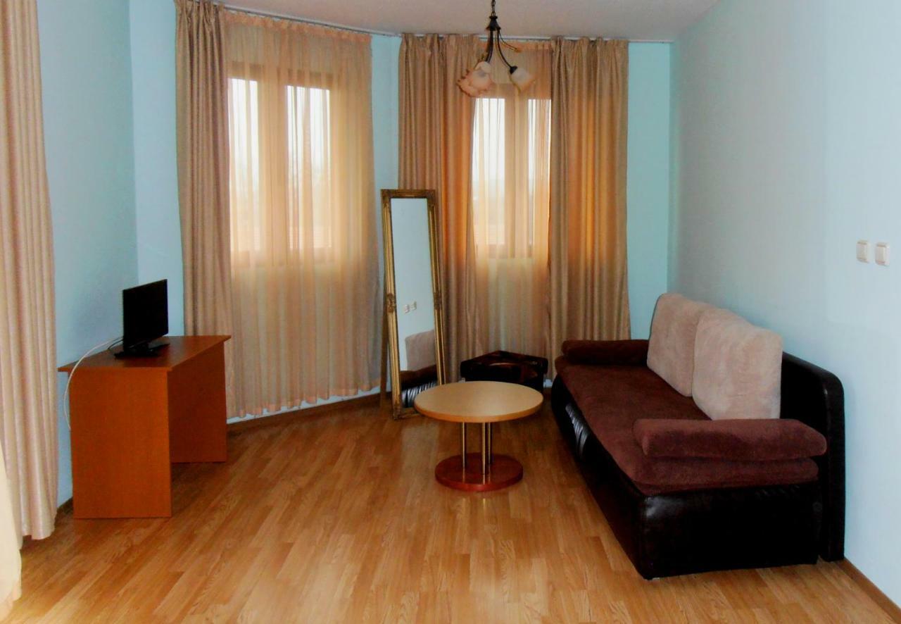 Guest House Misha Petrevene Экстерьер фото