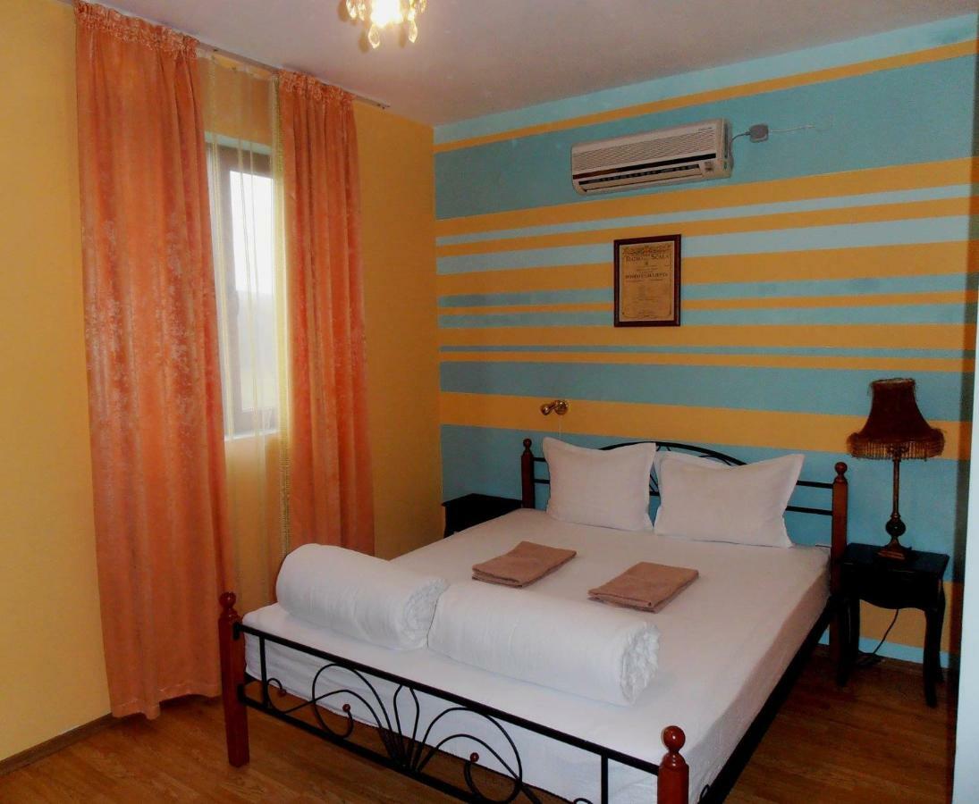 Guest House Misha Petrevene Экстерьер фото