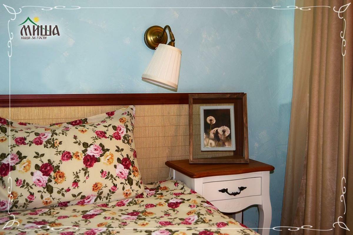 Guest House Misha Petrevene Экстерьер фото