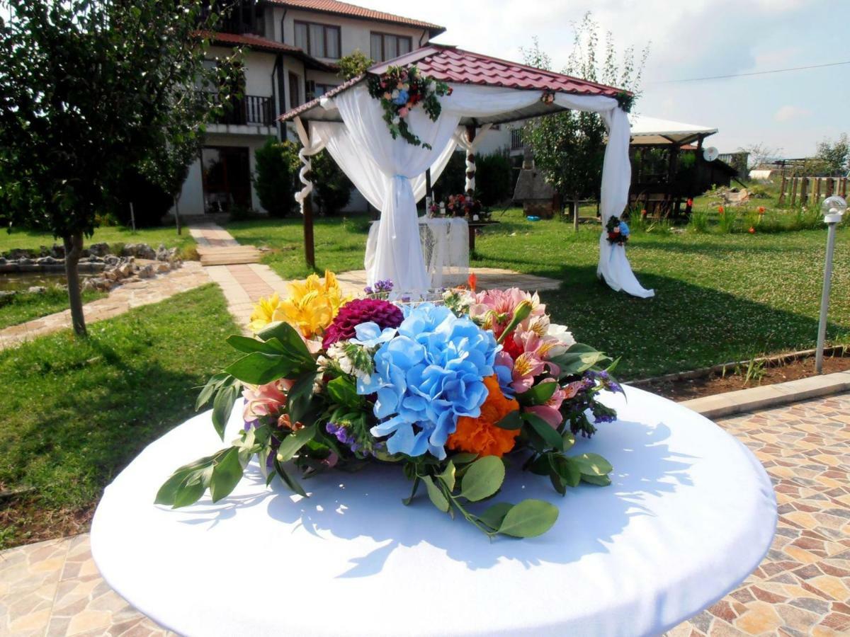 Guest House Misha Petrevene Экстерьер фото