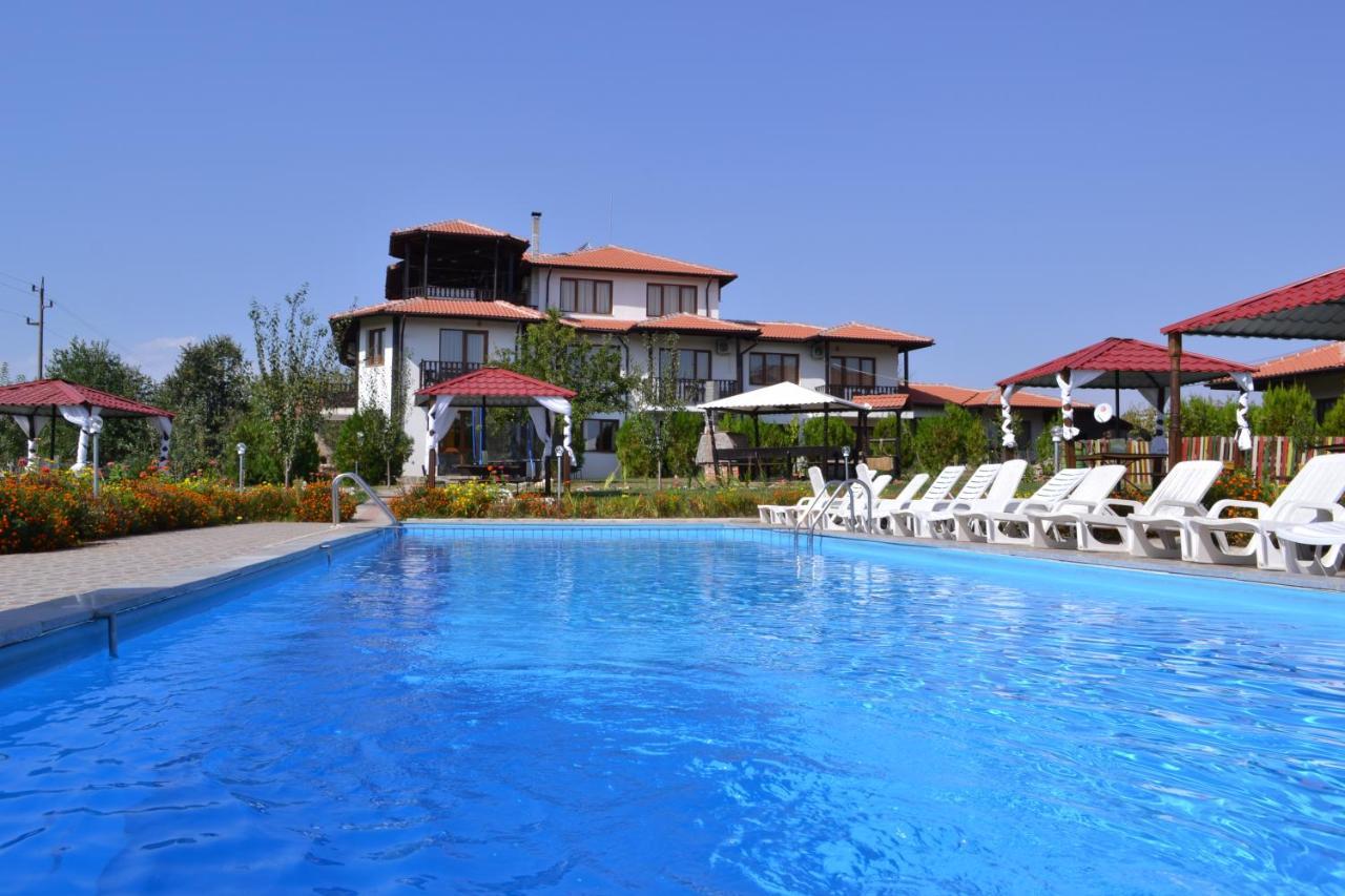 Guest House Misha Petrevene Экстерьер фото